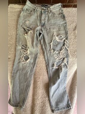 Aeropostale Women’s Mom Jeans Size 2 Light Colored Blue Jeans Ripped Style